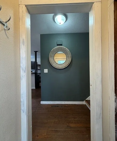 1087 Woodbridge Dr — Photo 4