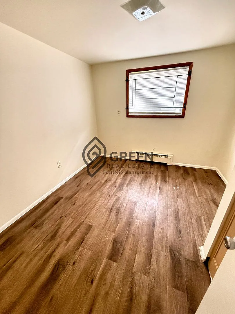 450 S Dearborn Ave — Photo 3
