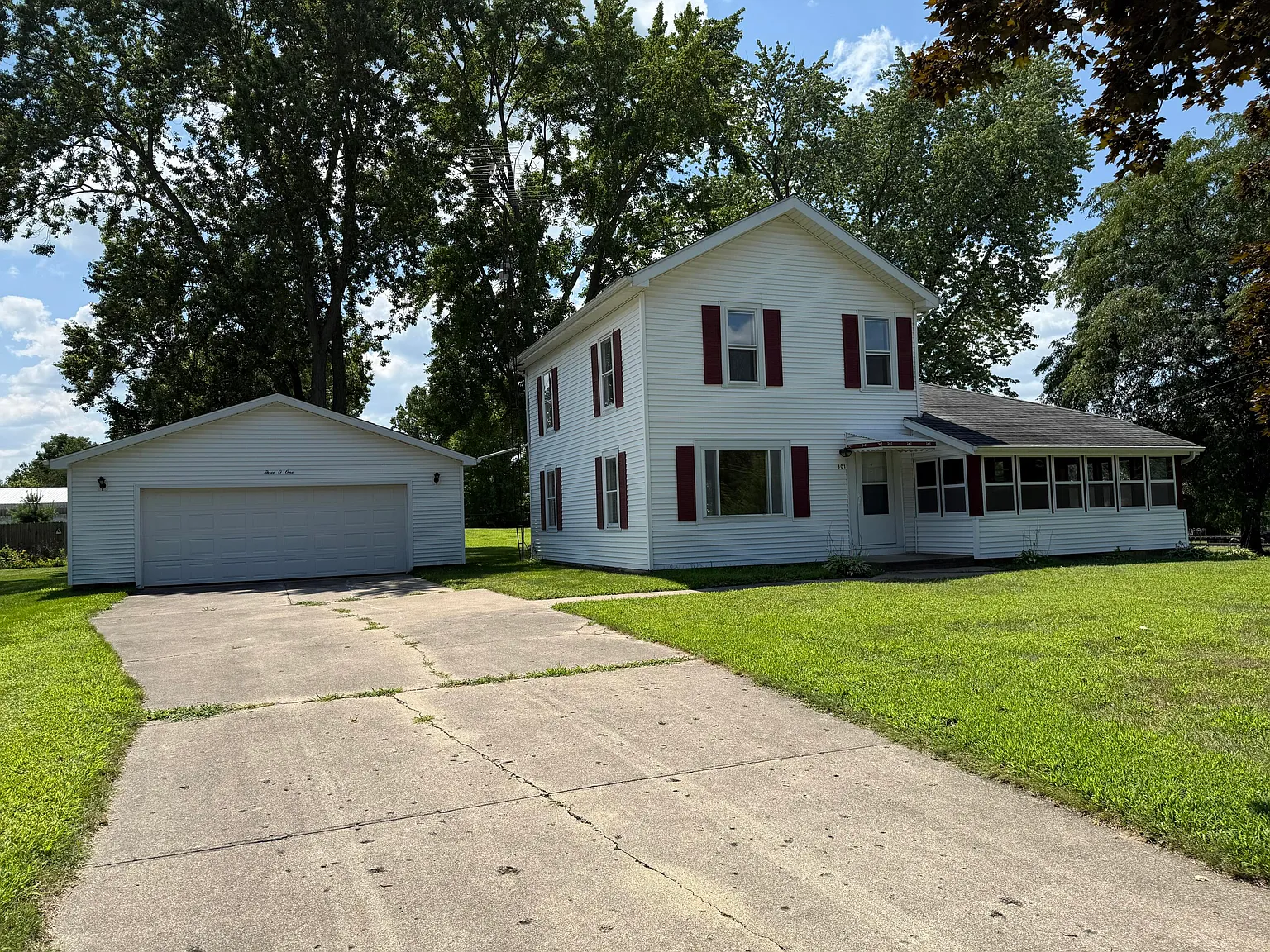 301 Mill St photo 1