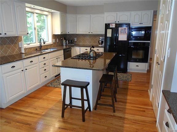 3rd image of 304 Hourglass Ln