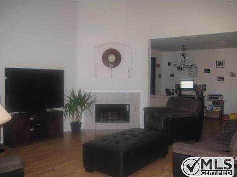 3rd image of 1215 Periwinkle Dr