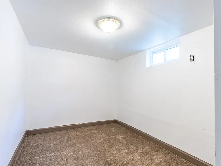 1221 Main St — Photo 33