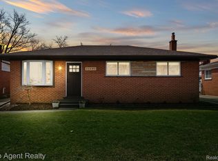 22820 Violet St, Saint Clair Shores, MI 48082