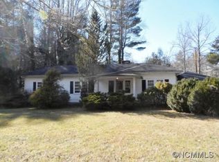 17 Snapdragon Ln, Hendersonville, NC 28739