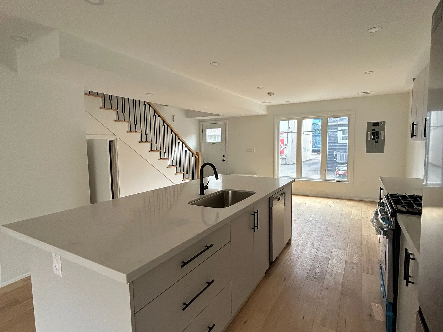 3 bed, $3,500 — Photo 3