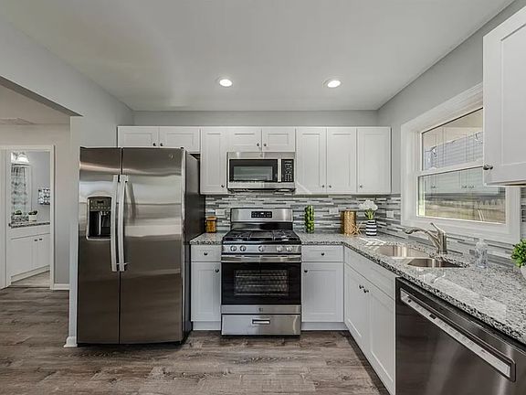 5th image of 423 S Westmore Ave #3