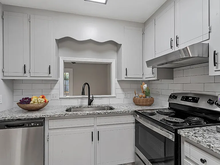 285-14 N Willow St — Photo 17
