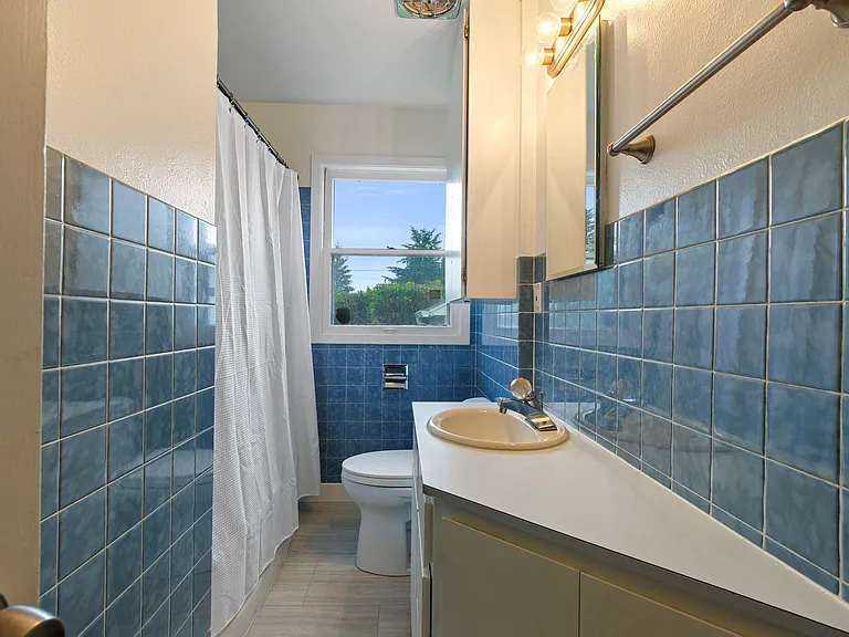 3715 NE Roselawn St — Photo 11