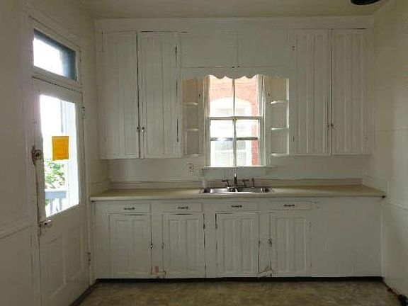 4th image of 122 Fairground Ave