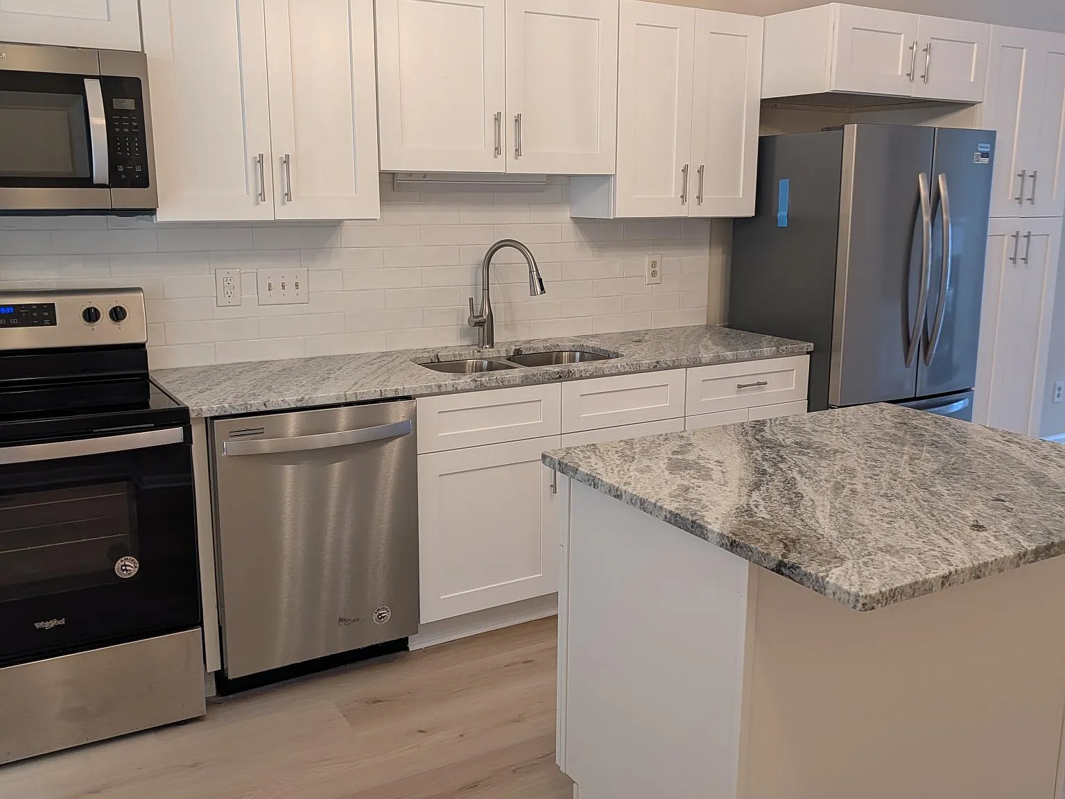 2 bed, 900 sqft, $2,200 — Photo 4