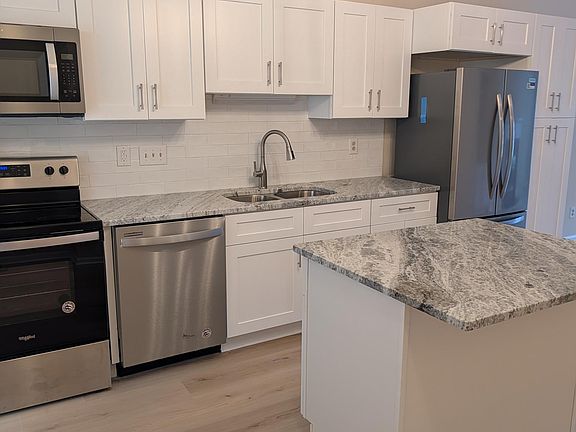 4th image of 301 Queens Rd APT 206