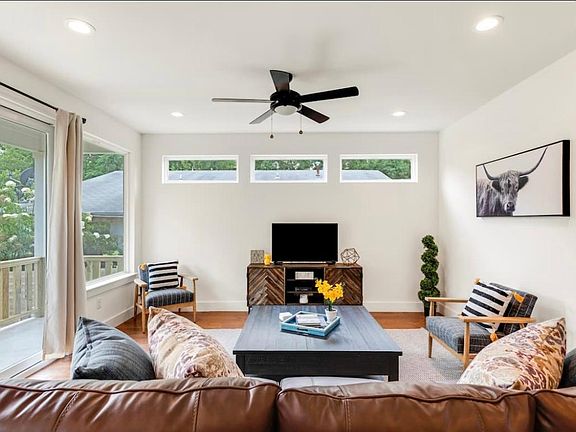 3rd image of 2105 Donahue Ln #B