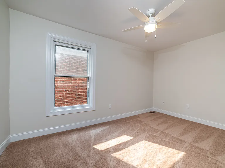 570 W Louther St — Photo 13