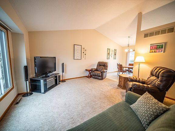 4th image of 3919 Huntington Ln NW