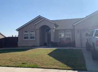 2207 Acacia Ct, Sanger, CA 93657