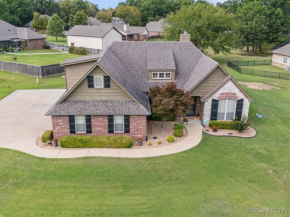 1st image of 34 Woodcreek Ln