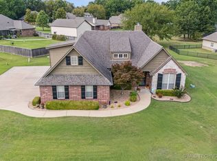 34 Woodcreek Ln, Pryor, OK 74361