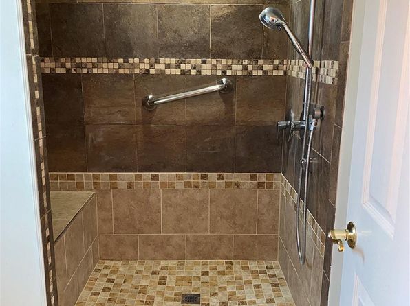 11 Cedarbrook Dr, Laurel Park, NC 28739