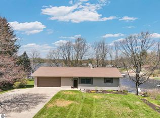 9561 Peterson Dr, Cadillac, MI 49601