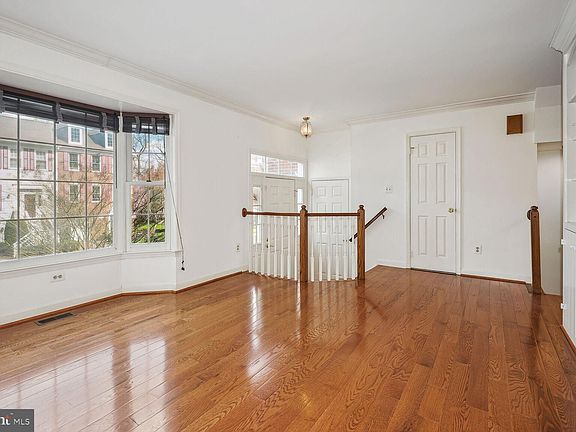 3rd image of 6893 McLean Province Cir