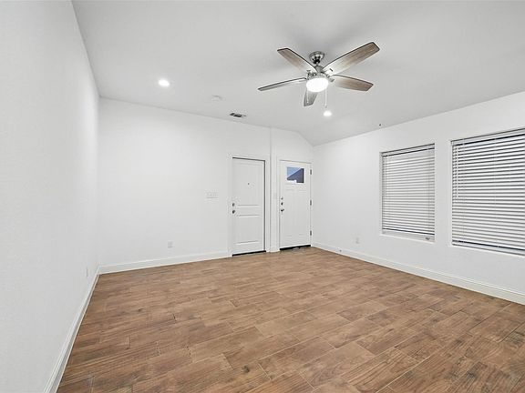 5th image of 607 E Carter St #609