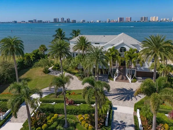 418 Saint Andrews Dr, Belleair, FL 33756