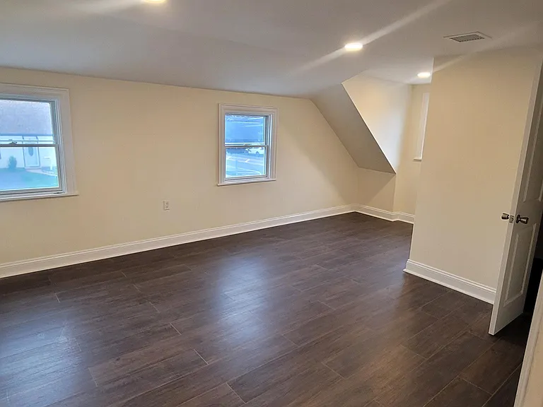 568 Gardiners Ave #2 — Photo 9