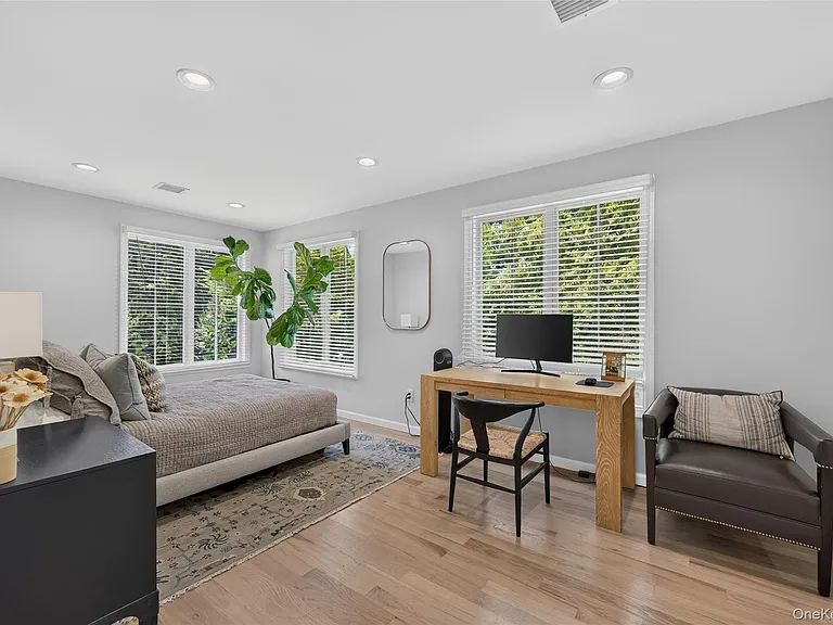 15 Bayview Ave — Photo 18
