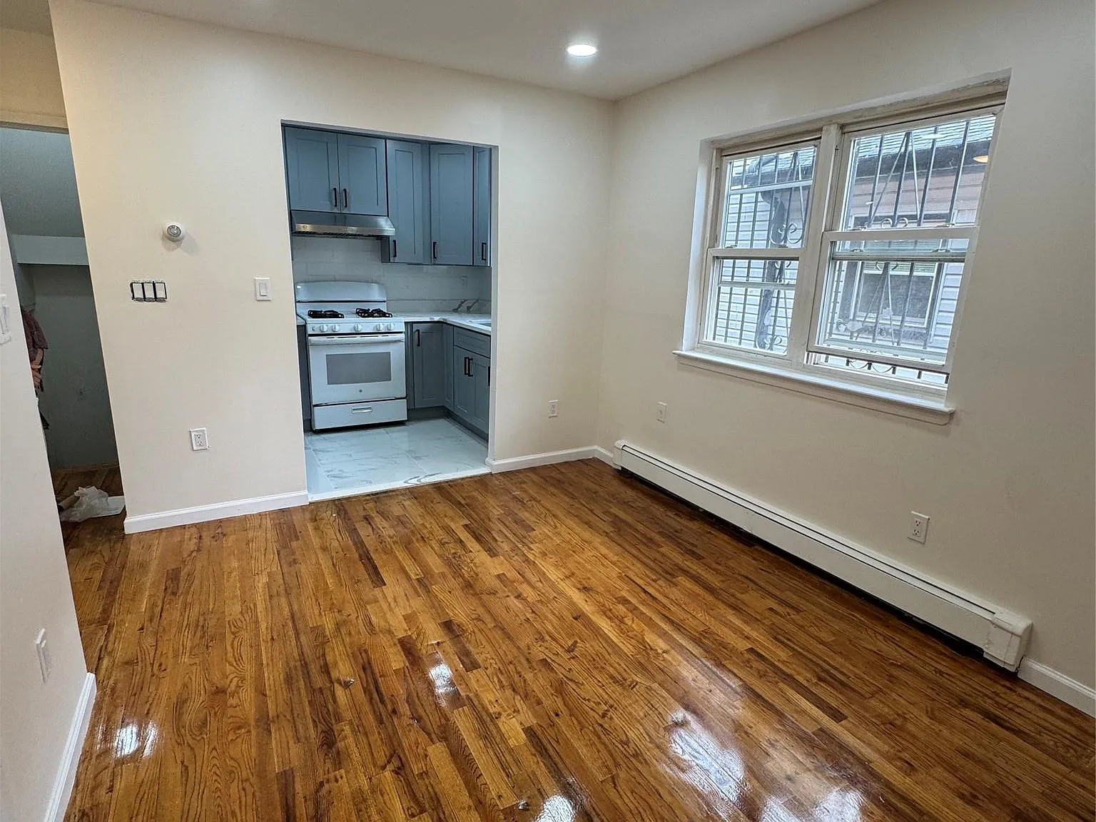 2 bed, 1.0 bath, 700 sqft, $2,900 — Photo 3