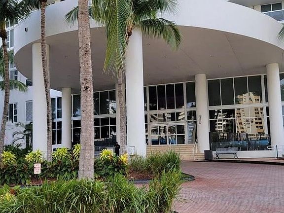 4th image of 1850 S Ocean Dr APT 3007