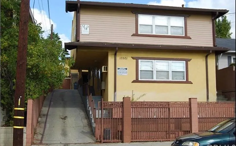 13501 Penn St #4