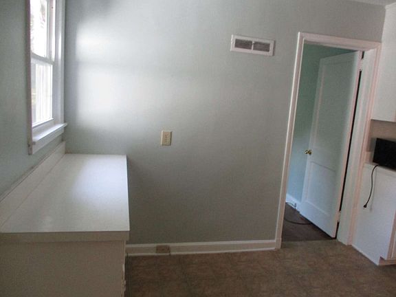 5th image of 409 Mayflower Dr