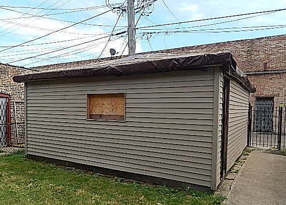 3rd image of 4727 W Congress Pkwy