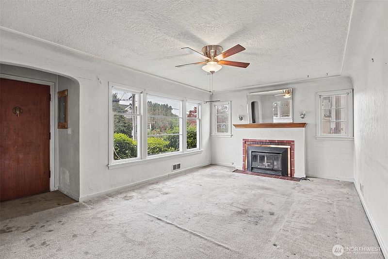 5th image of 220 S Tobin Street