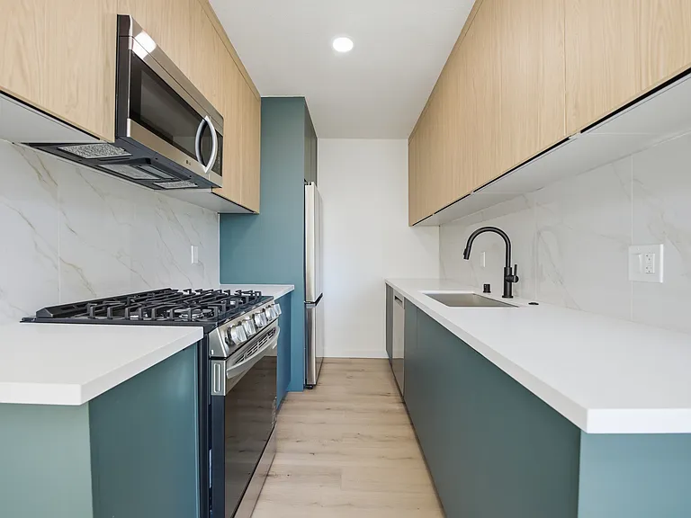 2140 Howard Ave #11 — Photo 1