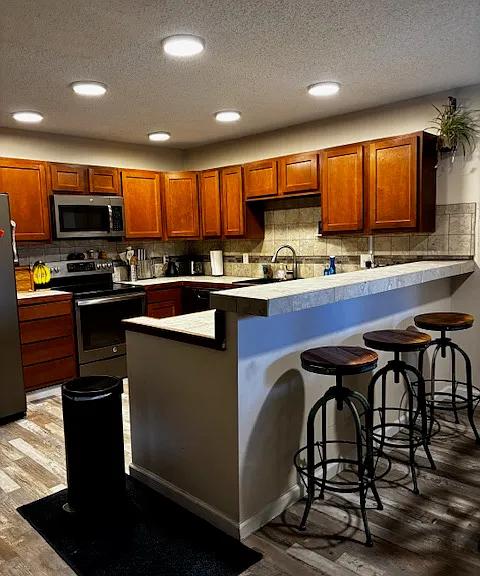 Bar between kitchen and dining room