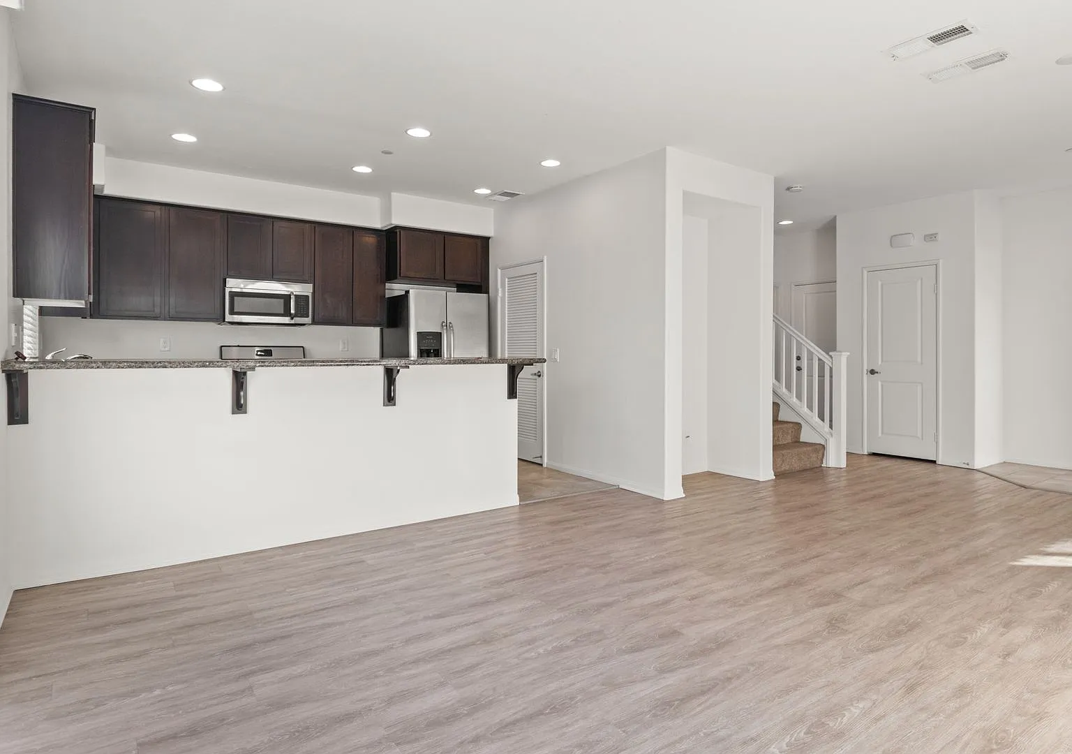 2BR Townhouse in Imperial Beach with Washer/Dryer and Garage! — Photo 4
