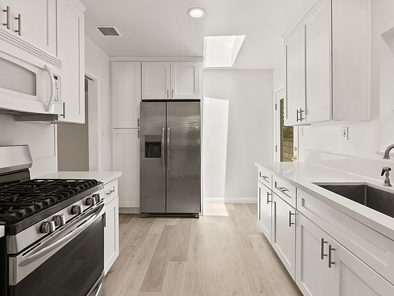 4th image of 4132 Irving Pl