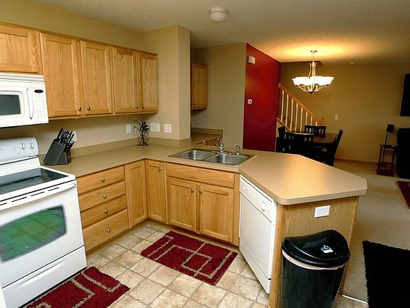 Newer appliances and main floor bath