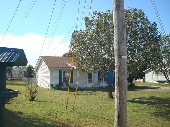3rd image of 70 Thorne Dr