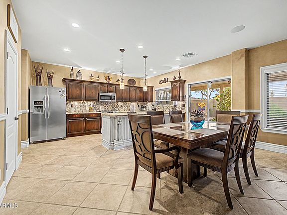 3rd image of 1200 E HORSESHOE Drive