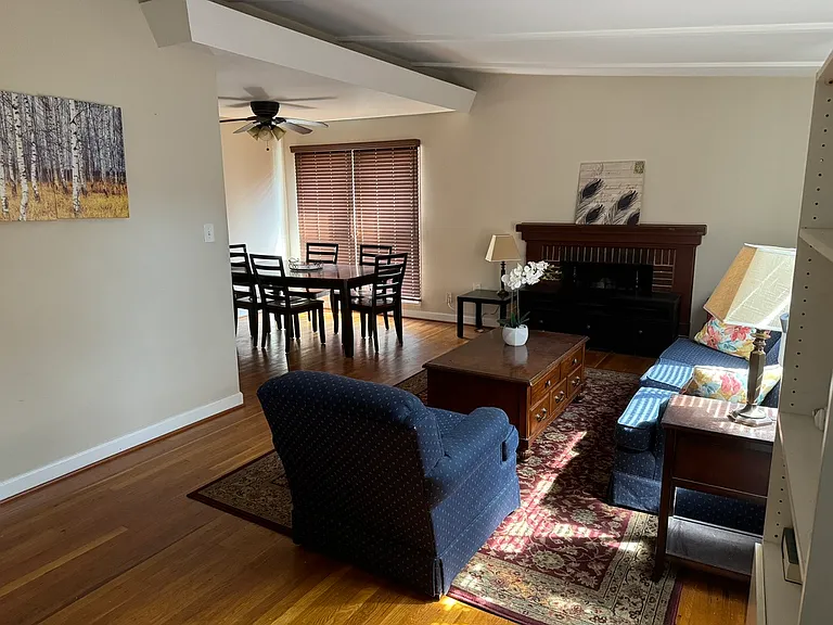 506 N Owen St — Photo 1