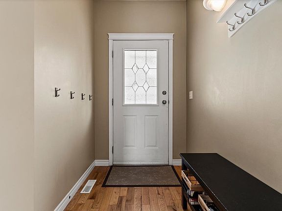 4th image of 46360 Valleyview Rd #114