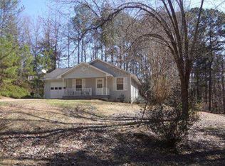 140 Robinhood Dr, Alexander City, AL 35010