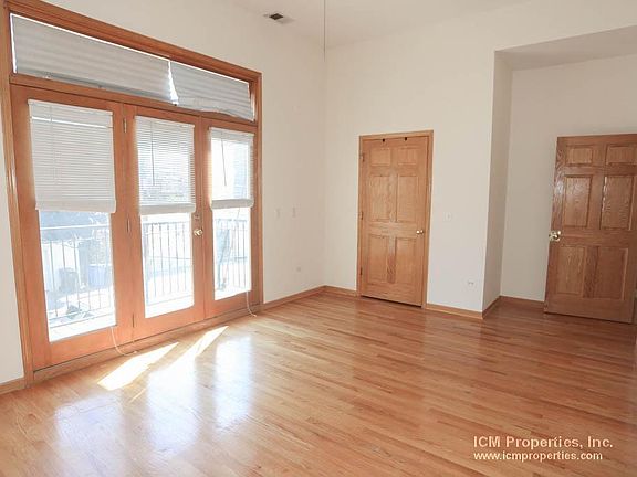 5th image of 2537 N Southport Ave #4