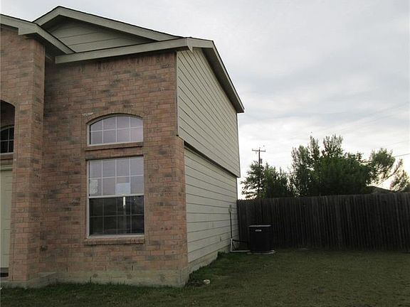 3rd image of 3202 Crescent Dr