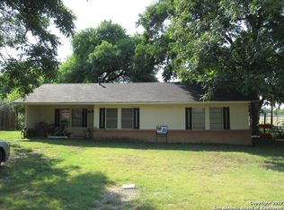 1109 Petersburg St, Castroville, TX 78009