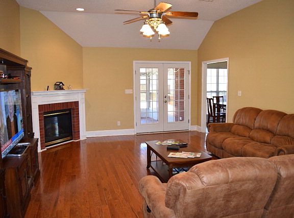 3rd image of 119 Beowulf Ln
