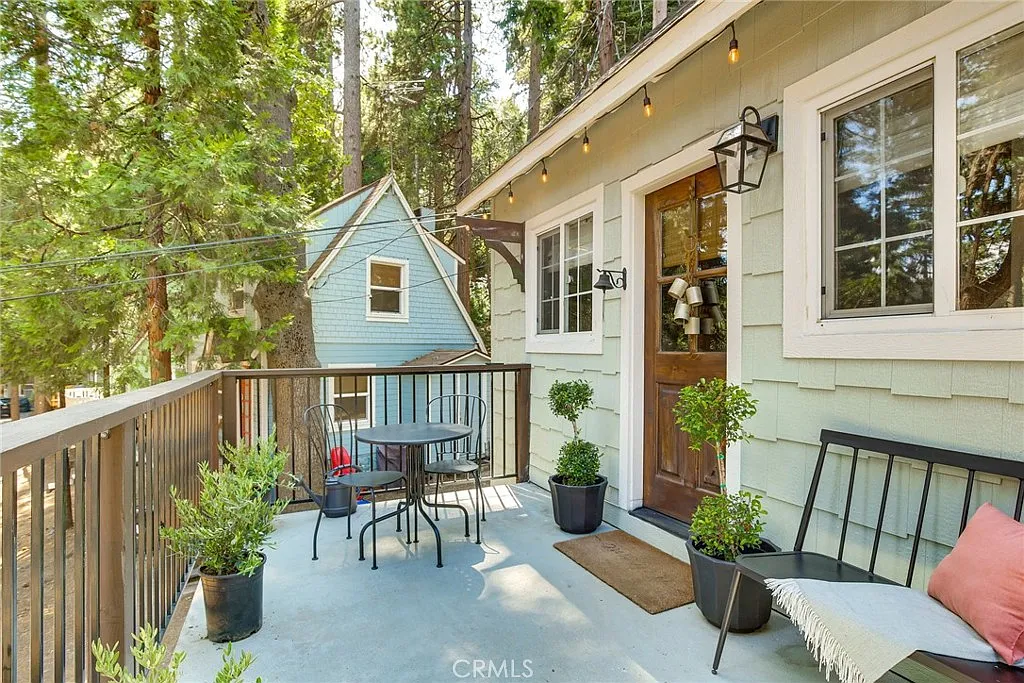 3 bed, 1212 sqft, $2,700 — Photo 1