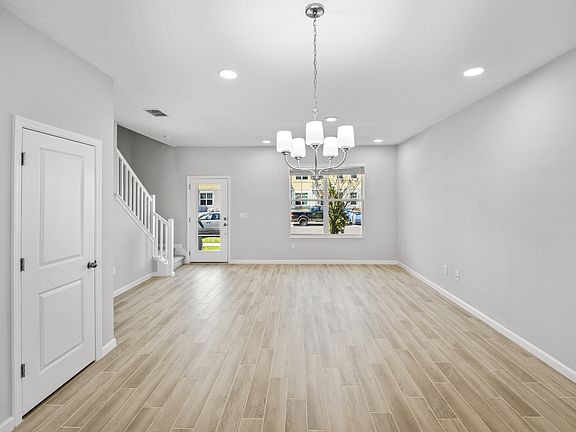 3rd image of 1367 Mount Royal Dr #1